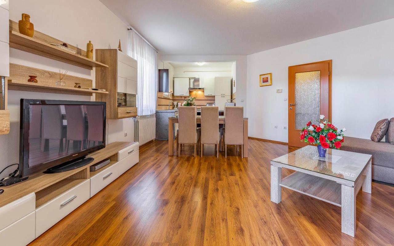 PUY Istriensonne - Apartments Veruda Mit Grillterrasse מראה חיצוני תמונה