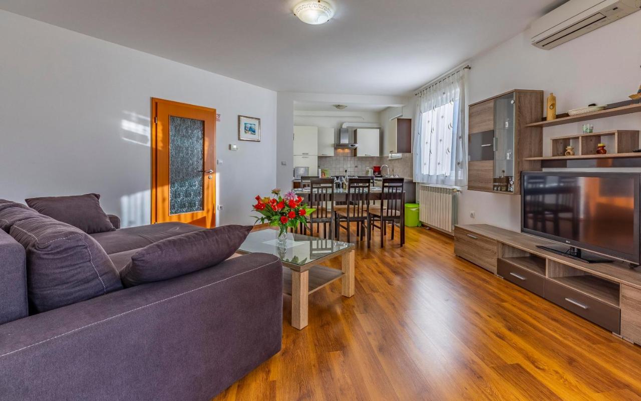 PUY Istriensonne - Apartments Veruda Mit Grillterrasse מראה חיצוני תמונה