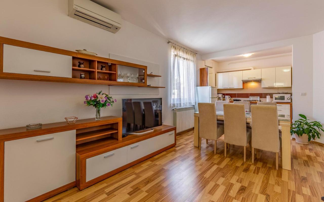 PUY Istriensonne - Apartments Veruda Mit Grillterrasse מראה חיצוני תמונה