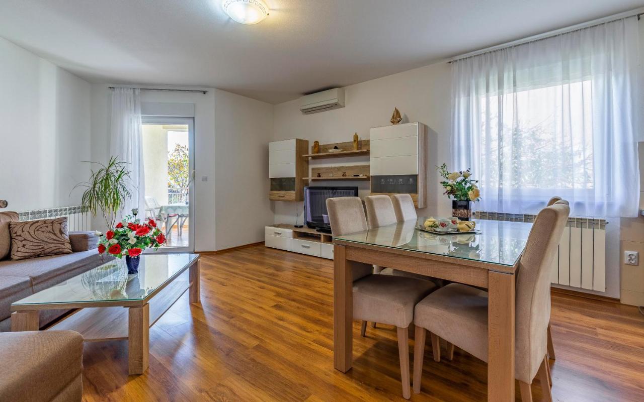 PUY Istriensonne - Apartments Veruda Mit Grillterrasse מראה חיצוני תמונה
