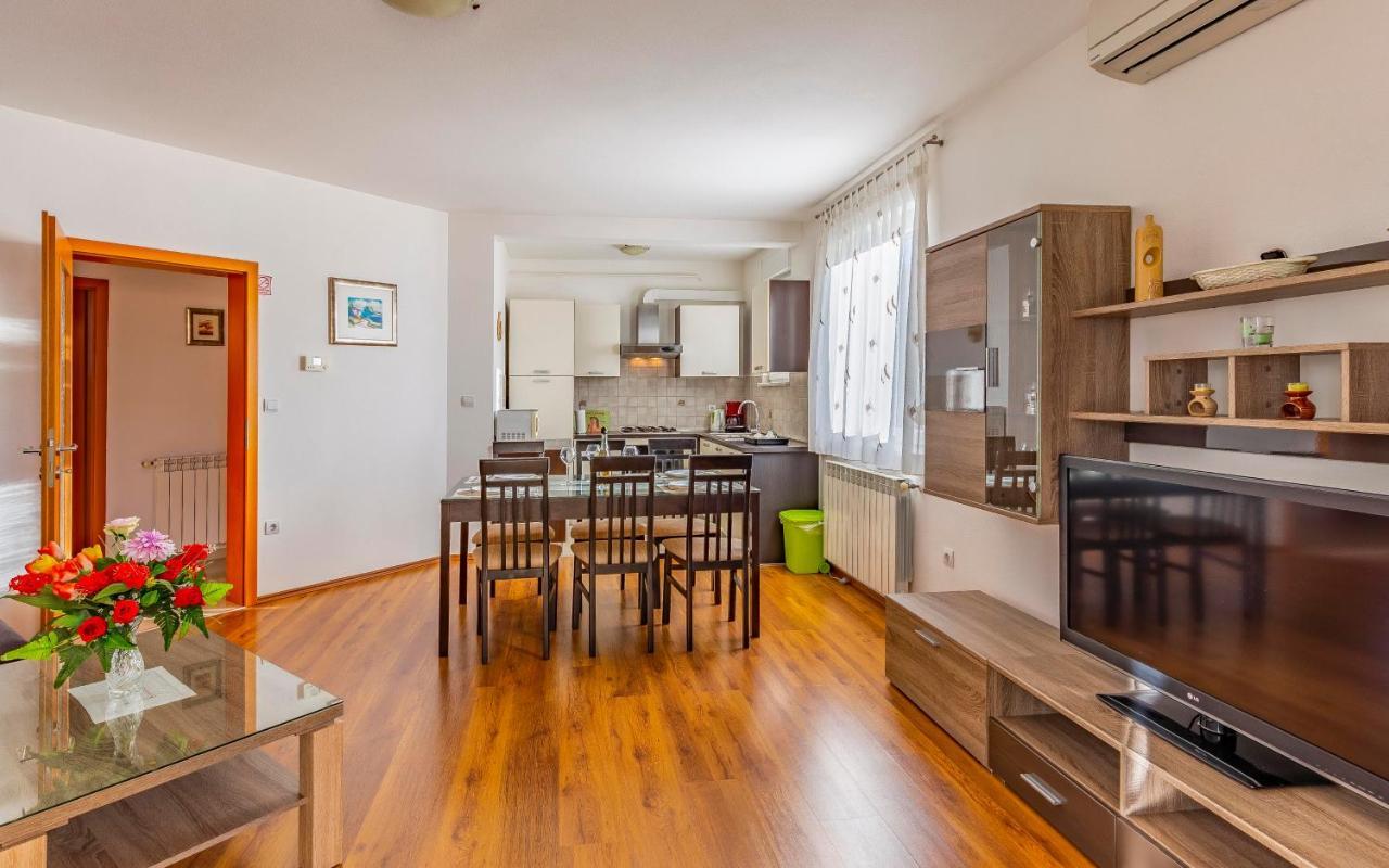 PUY Istriensonne - Apartments Veruda Mit Grillterrasse מראה חיצוני תמונה