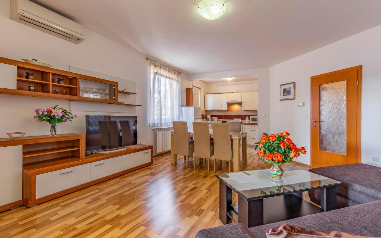 PUY Istriensonne - Apartments Veruda Mit Grillterrasse מראה חיצוני תמונה